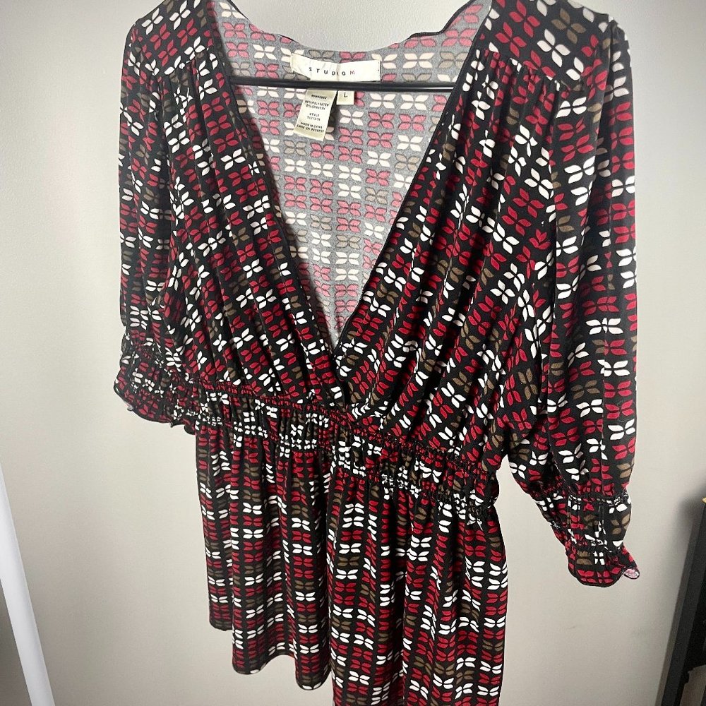 Studio M Low V Neck Black and Red flattering waist 3/4 sleeve Size L-XL